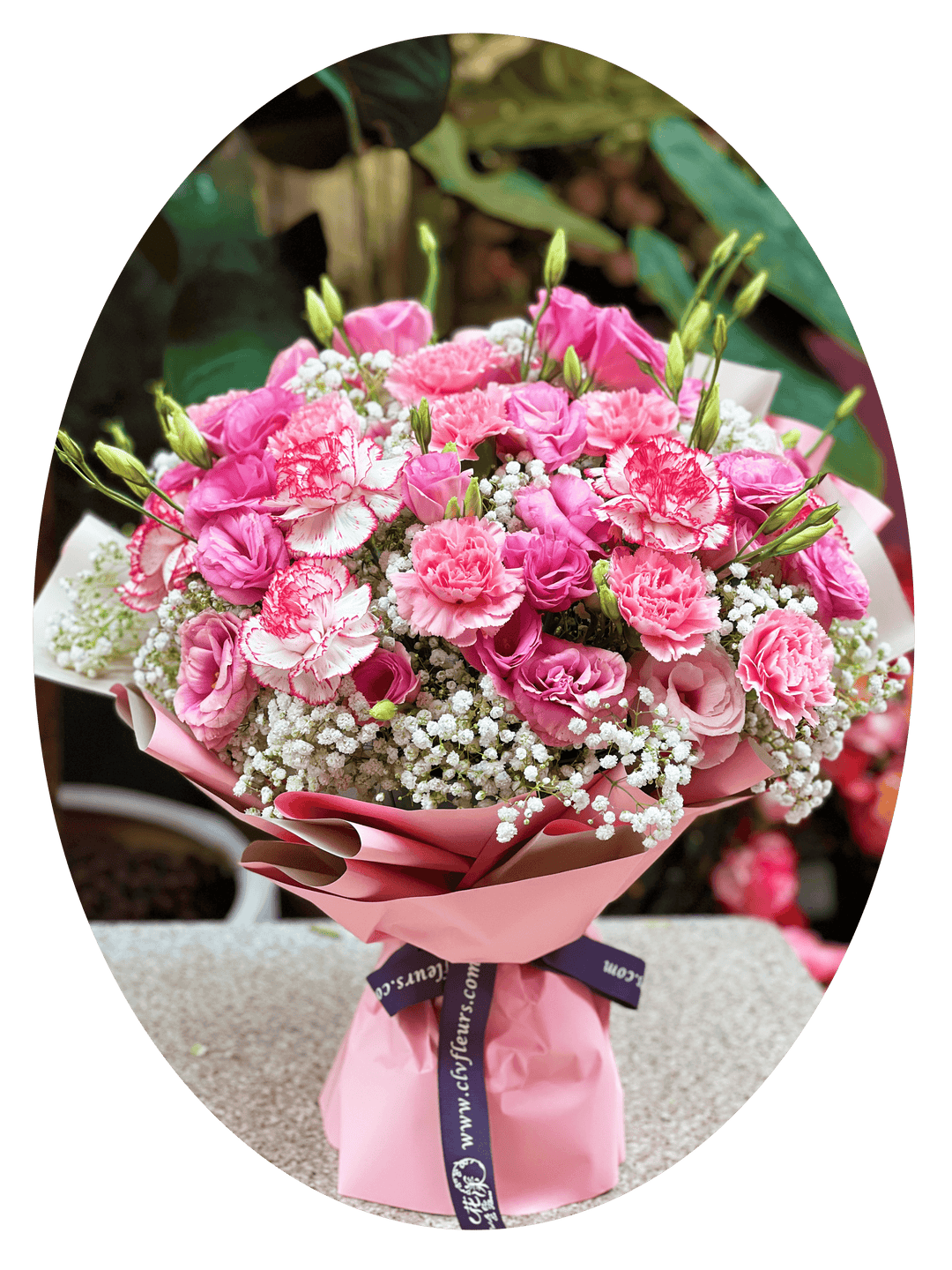 母親節康乃馨鮮花花束配粉紅色桔梗和白色滿天星 mother's day carnation bouquet with white baby breath