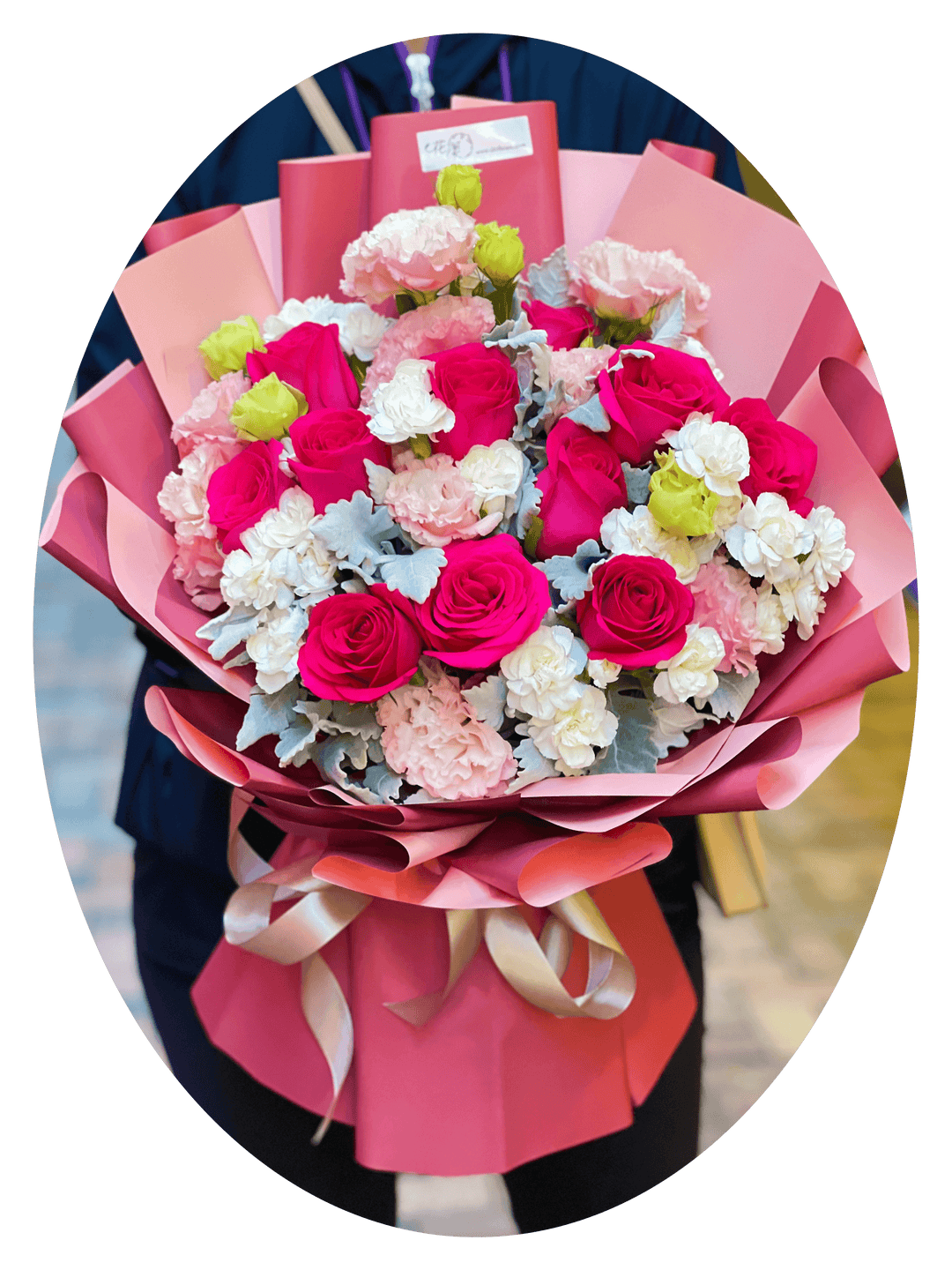 弗洛伊德桃紅玫瑰配桔梗花和銀菊葉